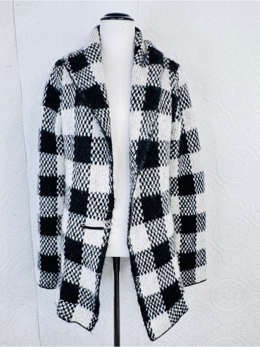 Aspen Women's Medium Wool Blend Cardigan Sweater Open Front White Black Plaid